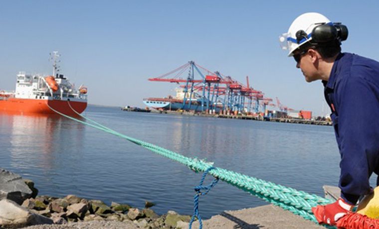 FOTO: Trabajadores portuarios acordaron una suba salarial de 60 por ciento.