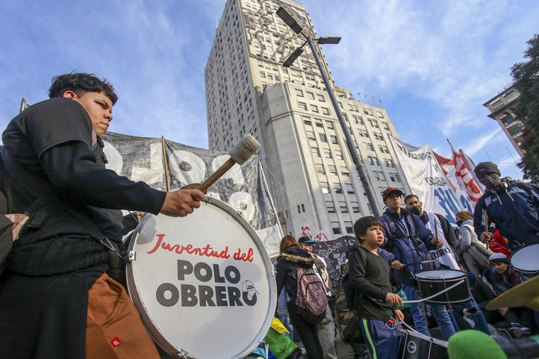 FOTO: Organizaciones piqueteras marcharon en Buenos Aires.