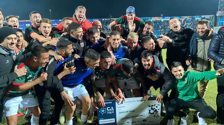 Los jugadores de Agropecuario celebran el pase de ronda (Foto: Copa Argentina)