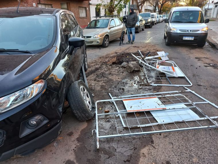 Una Ecosport fue la nueva víctima de los pozos de Aguas Santafesinas