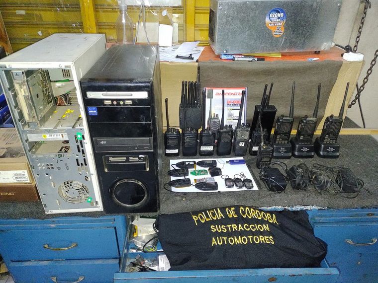 Desbaratan un laboratorio de inhibidores de alarmas en Córdoba