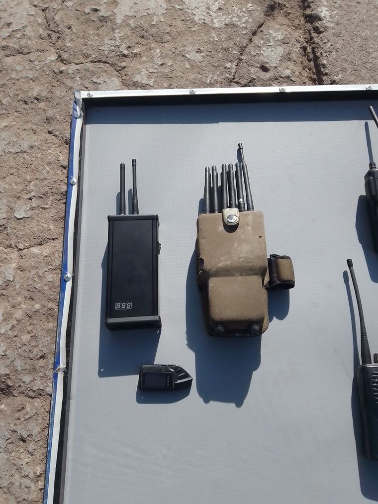 Desbaratan un laboratorio de inhibidores de alarmas en Córdoba