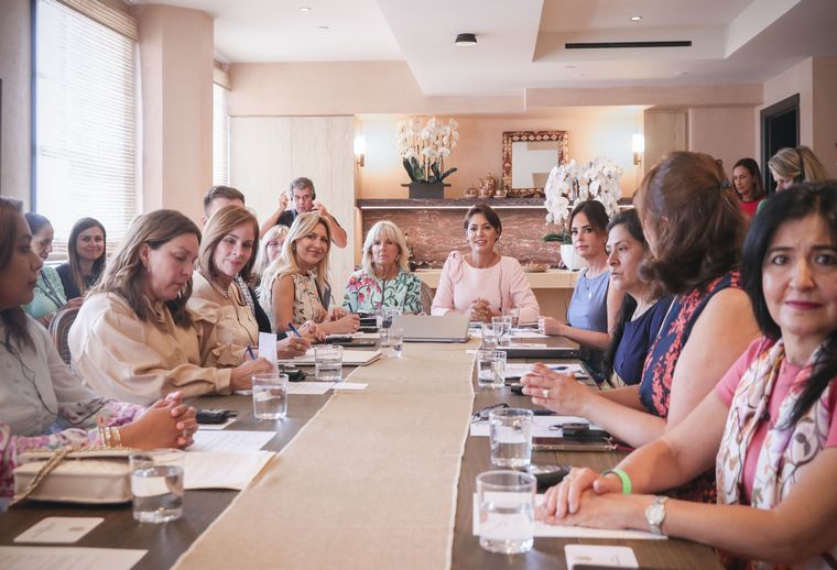 FOTO: Jill Biden aceptó la invitación de Fabiola Yáñez de unirse a ALMA.