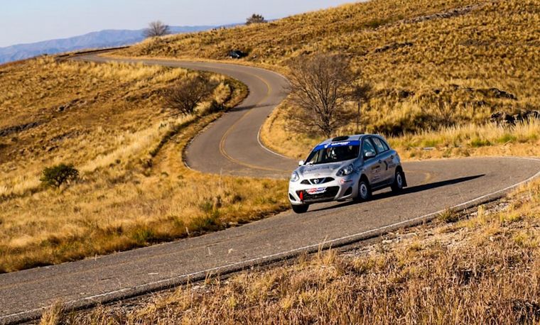 Claudio Menzi y Miguel Vera con el Nissan, ganaron en RC5.