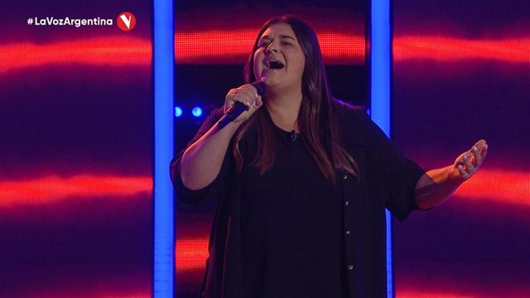 Naiquen Galizio interpretó el tema “Yo dueña de la noche” en La Voz