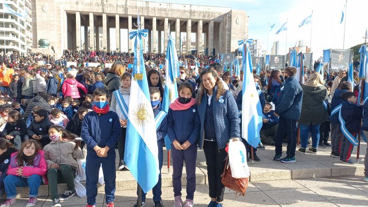Niños de todo el país estuvieron en el Monumento a la Bandera
