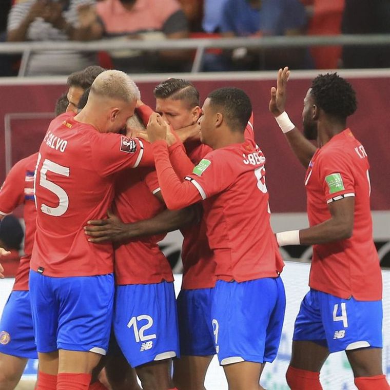 Costa Rica celebra el 1 a 0 ante Nueva Zelanda.