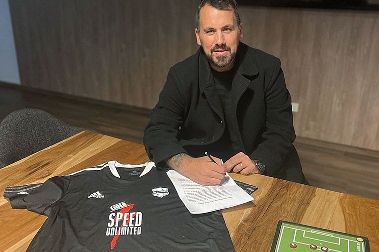 Cristian Fabbiani hará su segundo trabajo como DT en Deportivo Riestra.