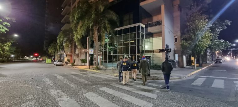 Allanamiento en Corrientes 1375.