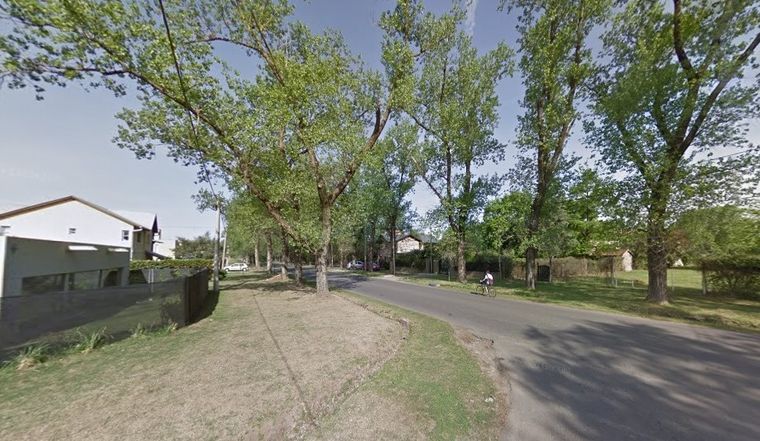 Les robaron a punta de pistola en la puerta de su casa