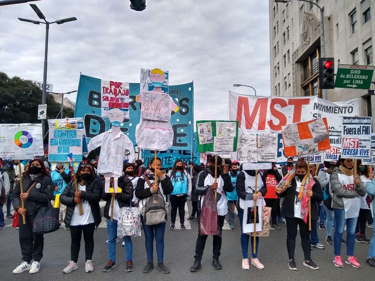 Otro jueves caótico por marchas piqueteras