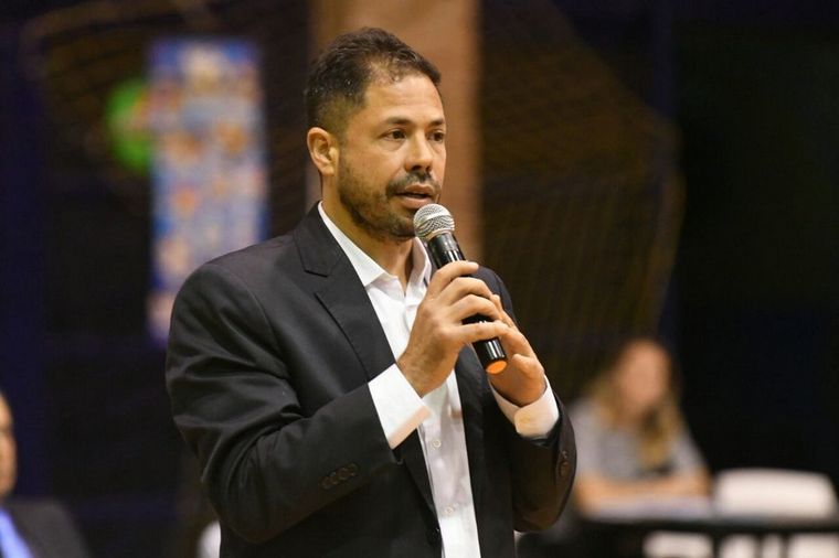 Di Pollina fue internado por un problema de salud.