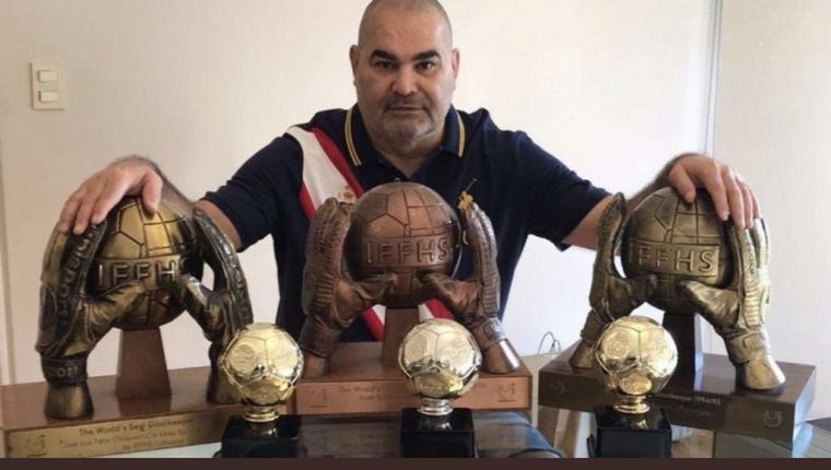 El ex arquero José Luis Chilavert será candidato a presidente de Vélez