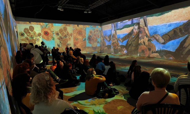 FOTO: Comenzó la muestra de arte inmersivo de Van Gogh en el CEC de Rosario. 