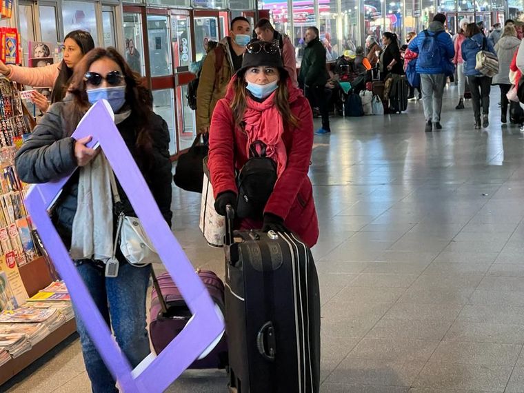 FOTO: Intensa afluencia de turistas en la terminal de Córdoba