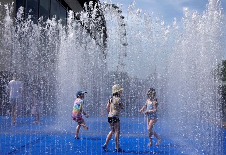 Europa sufre una grave ola de calor en distintas regiones. (Foto: EFE)