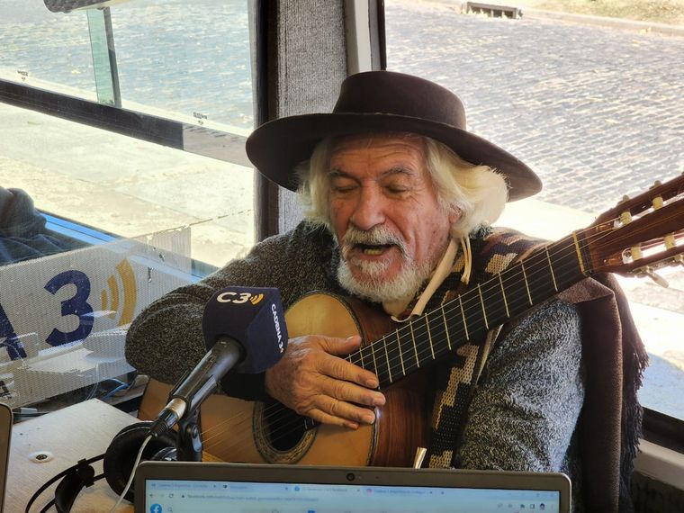 Orlando Vera Cruz trajo a Cadena 3 su cultura santafesina.