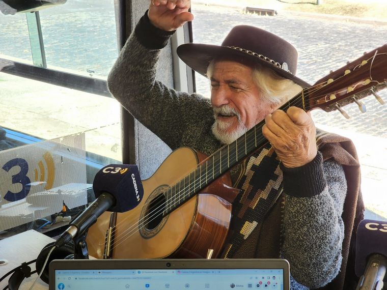 Orlando Vera Cruz trajo a Cadena 3 su cultura santafesina.