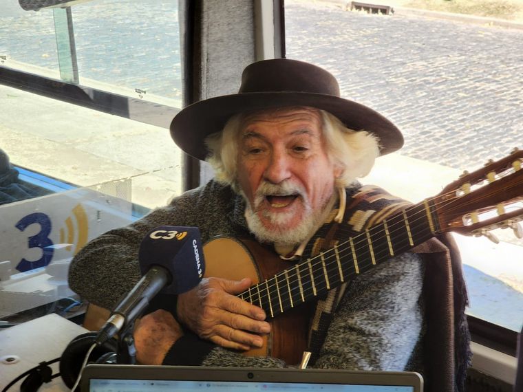 Orlando Vera Cruz trajo a Cadena 3 su cultura santafesina.