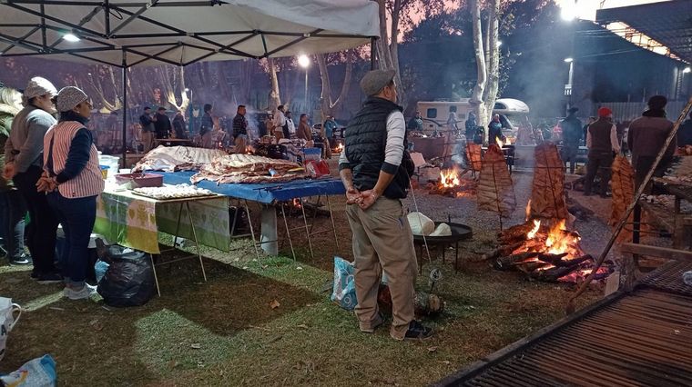 FOTO: Comenzó el torneo de asadores a la estaca en Rosario