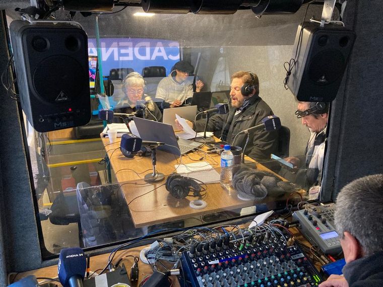 Siempre Juntos puso primera desde el Monumento a la Bandera