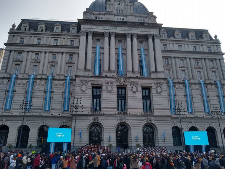 Alberto y CFK celebrarán el Día de la Bandera por separado