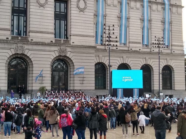 Alberto y CFK celebrarán el Día de la Bandera por separado