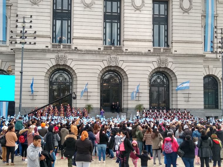 FOTO: Alberto y CFK celebrarán el Día de la Bandera por separado