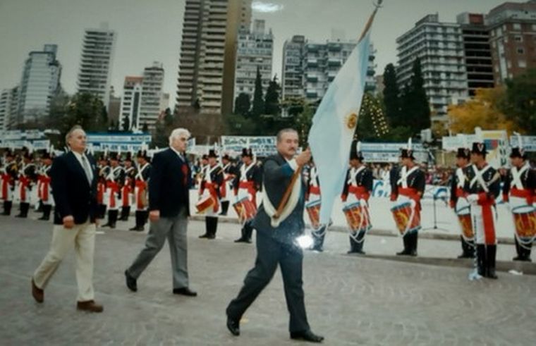 La historia del primer abanderado del Monumento a la Bandera