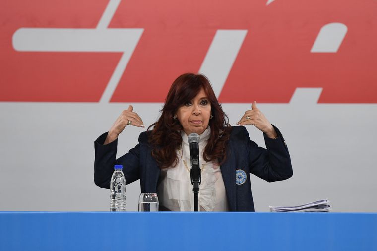 FOTO: Cristina Kirchner, al encabezar el acto en Avellaneda.