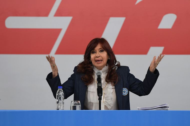 FOTO: Cristina Kirchner, al encabezar el acto en Avellaneda.