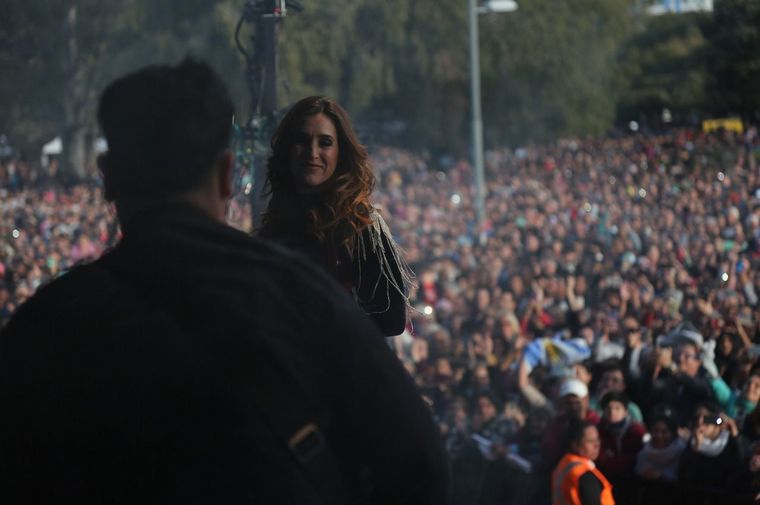 AUDIO: Soledad Pastorutti cerró el acto del día de la Bandera frente a 70 mil personas