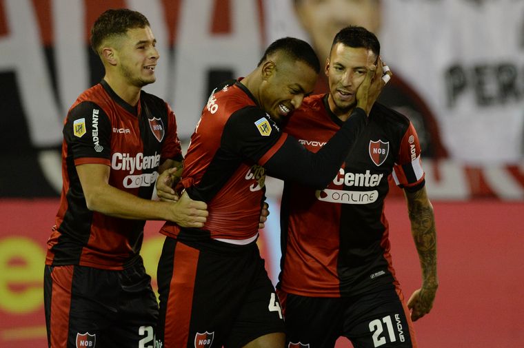 Newells sumó un nuevo triunfo y se quedó con la punta del campeonato.