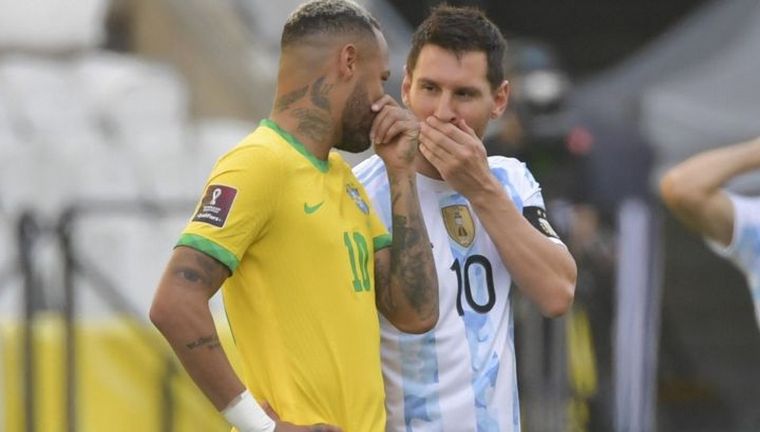 FOTO: Lionel Messi y Neymar en el último duelo por Eliminatorias sudamericanas.