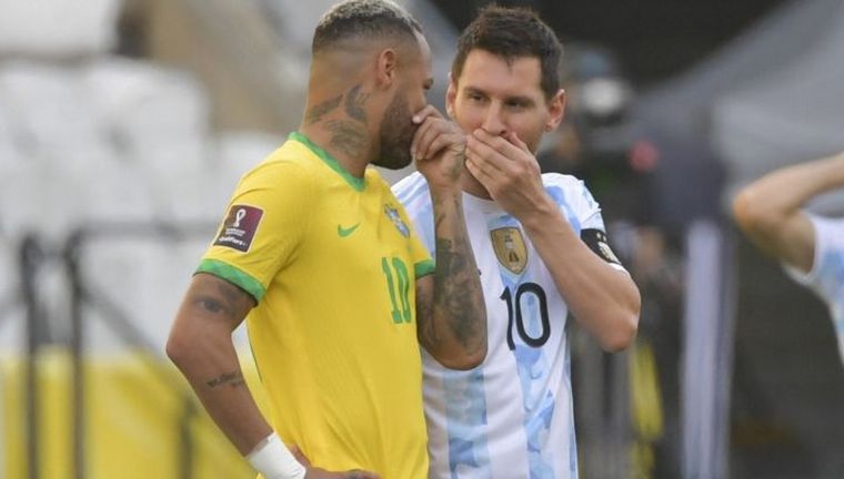 Lionel Messi y Neymar en el último duelo por Eliminatorias sudamericanas.