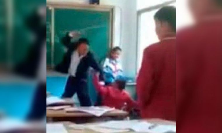 FOTO: Un profesor golpeó a un alumno que le hacía bullying a otro