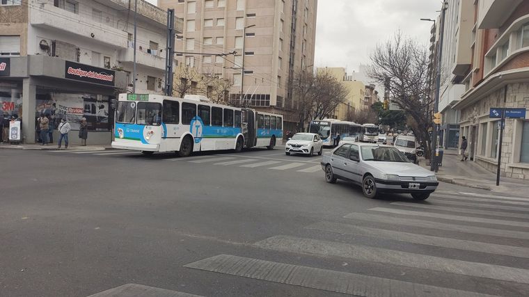 Caos en el centro por una protesta de jubilados en Córdoba.