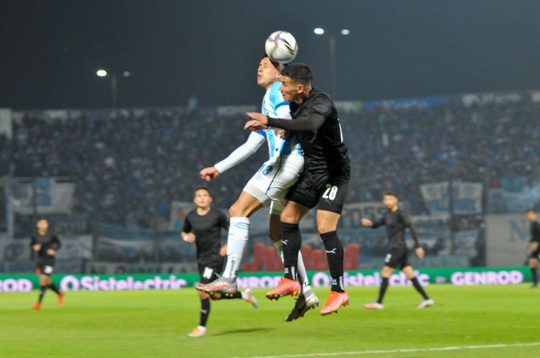 Independiente-Atlético Tucumán, un intenso duelo en Jujuy (Foto: @Copa_Argentina)