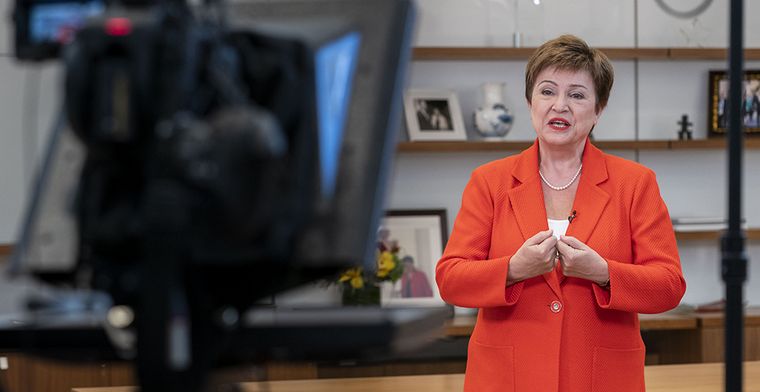 FMI aprobó la primera revisión del acuerdo con Argentina y llegan dólares.