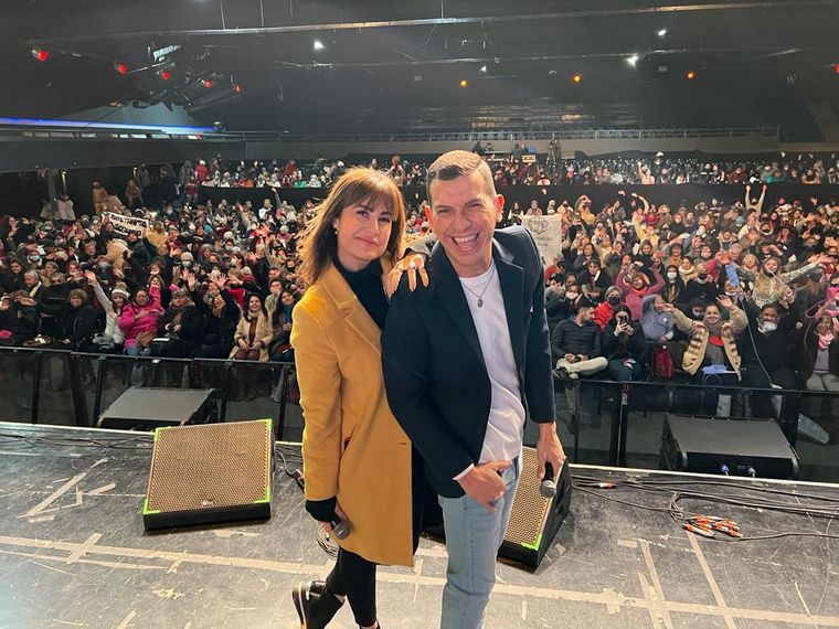 Miles de personas en el Quality tejiendo por un 