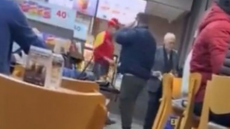 Ginés González García fue increpado en una estación de servicio.