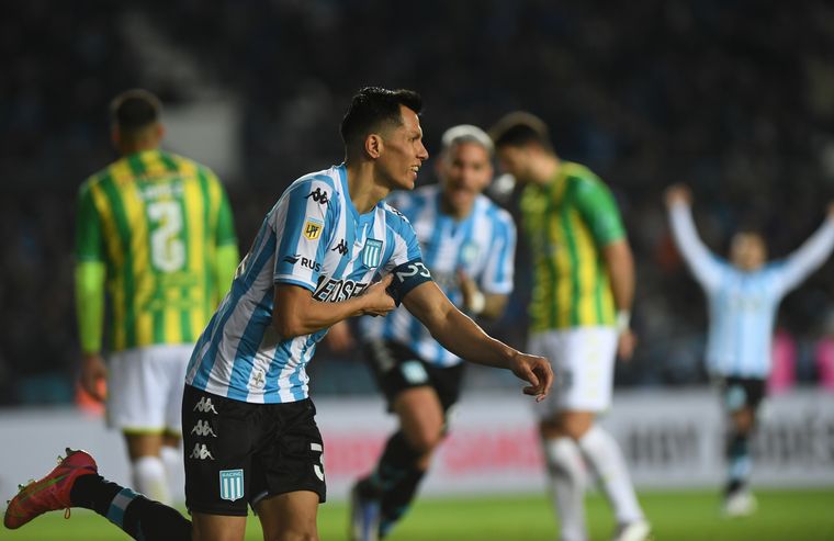 Racing aplastó a Aldosivi en Avellaneda con un rendimiento de alto vuelo.