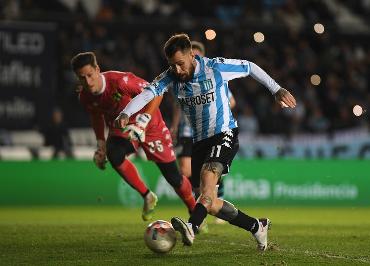 Racing aplastó a Aldosivi en Avellaneda con un rendimiento de alto vuelo.