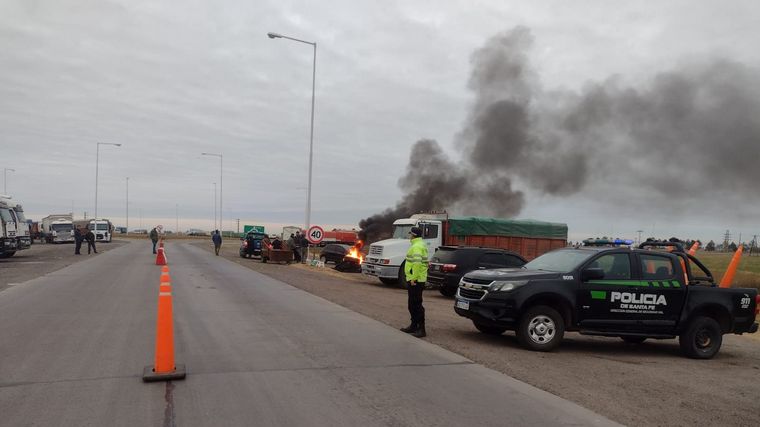 El paro de transportistas se hace sentir en Santa Fe.