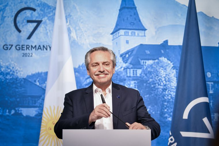 Fernández dijo que tenían pensadas las medidas y que esperaron la revisión del FMI.