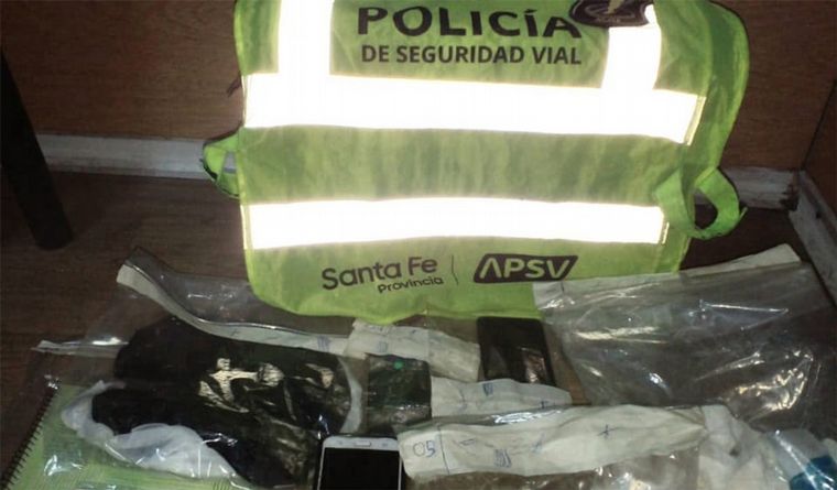 FOTO: La Policía Vial de Santa Fe detuvo a dos hombres cuando ingresaban cocaína a Rosario