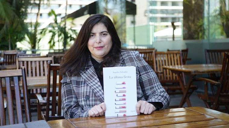 FOTO: A los 50 años, murió la escritora argentina Ángeles Salvador