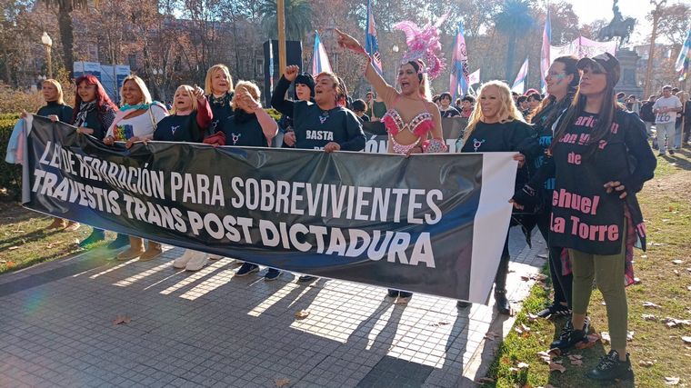 FOTO: Marcha por el Día Internacional del Orgullo LGBTIQ+ en Rosario. 