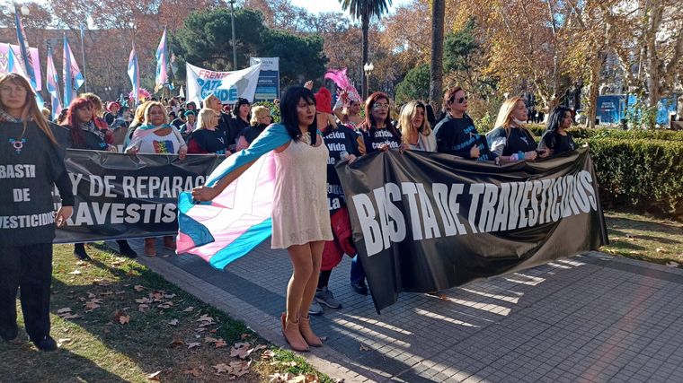Marcha por el Día Internacional del Orgullo LGBTIQ+ en Rosario.