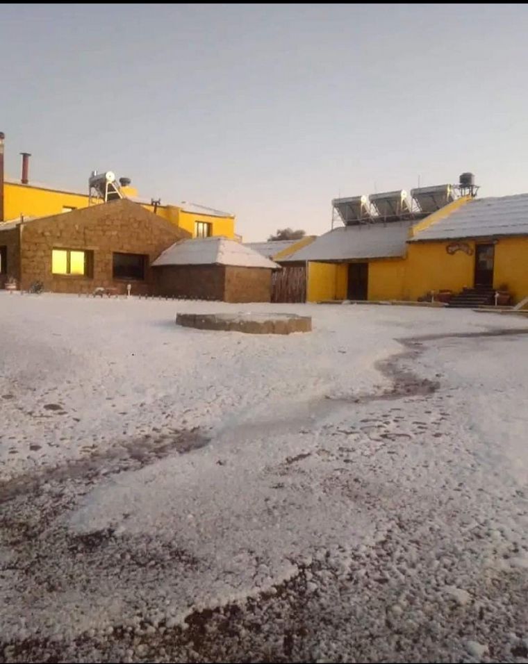 Un manto blanco cubrió a las Sierras Grandes de Córdoba.